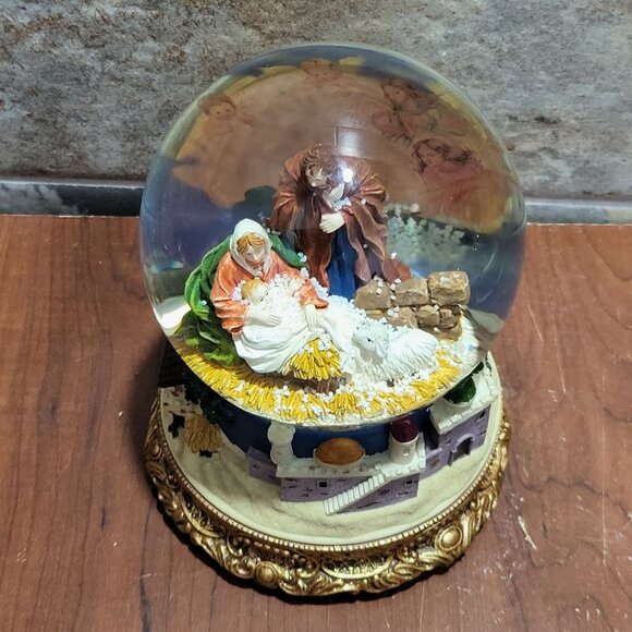 Manger Scene Water Globe Music Box Plays Joy To The World - Picture 3 of 13